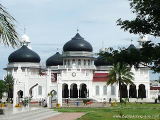 Buka Puasa Gratis di Masjid Aceh Buka Puasa Gratis di Masjid Aceh