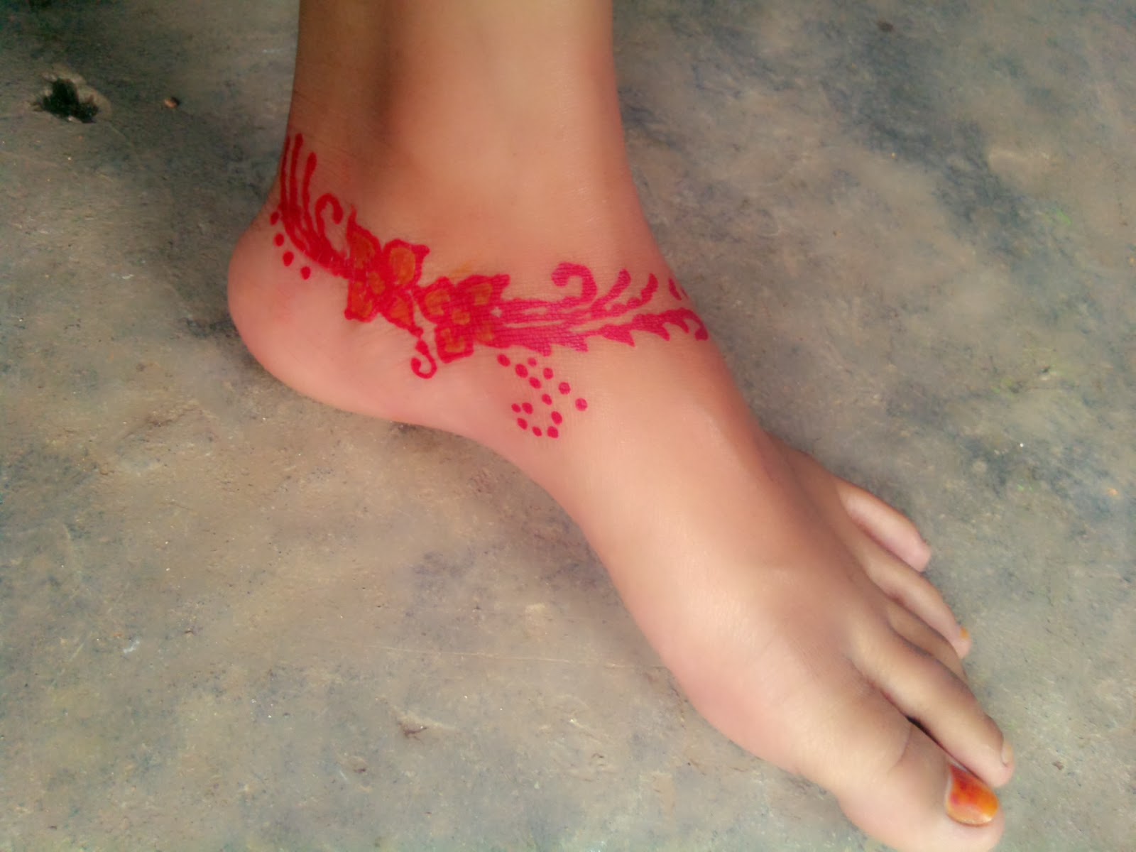 SURAYA ATIKA Henna Lukis SURAYA ATIKA Henna Lukis