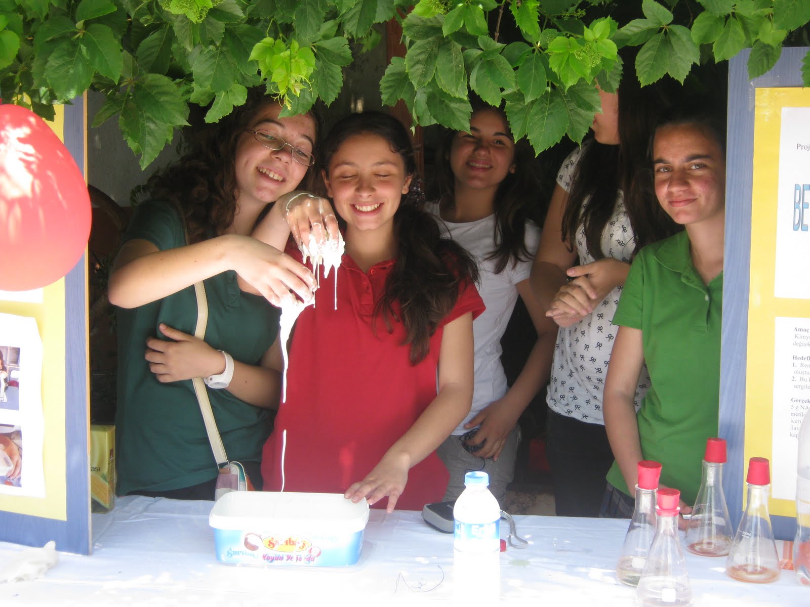 TURUNCU ÇAKILTAŞI: Bir yıl sonu sergisi daha bitti....