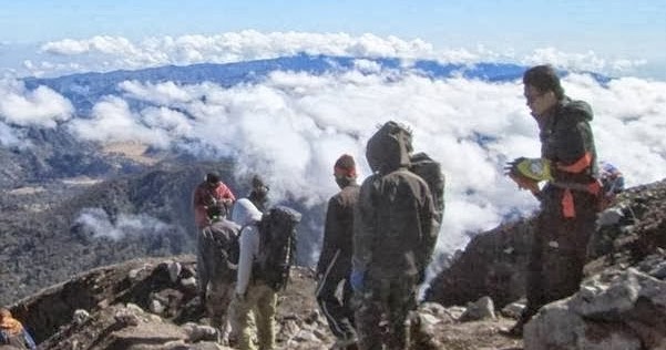 Gunung Semeru Mahameru Puncak Tertinggi di Jawa  Berita Terkini dan