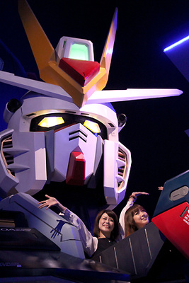 This life-size Gundam bust can267 This life-size Gundam bust can267