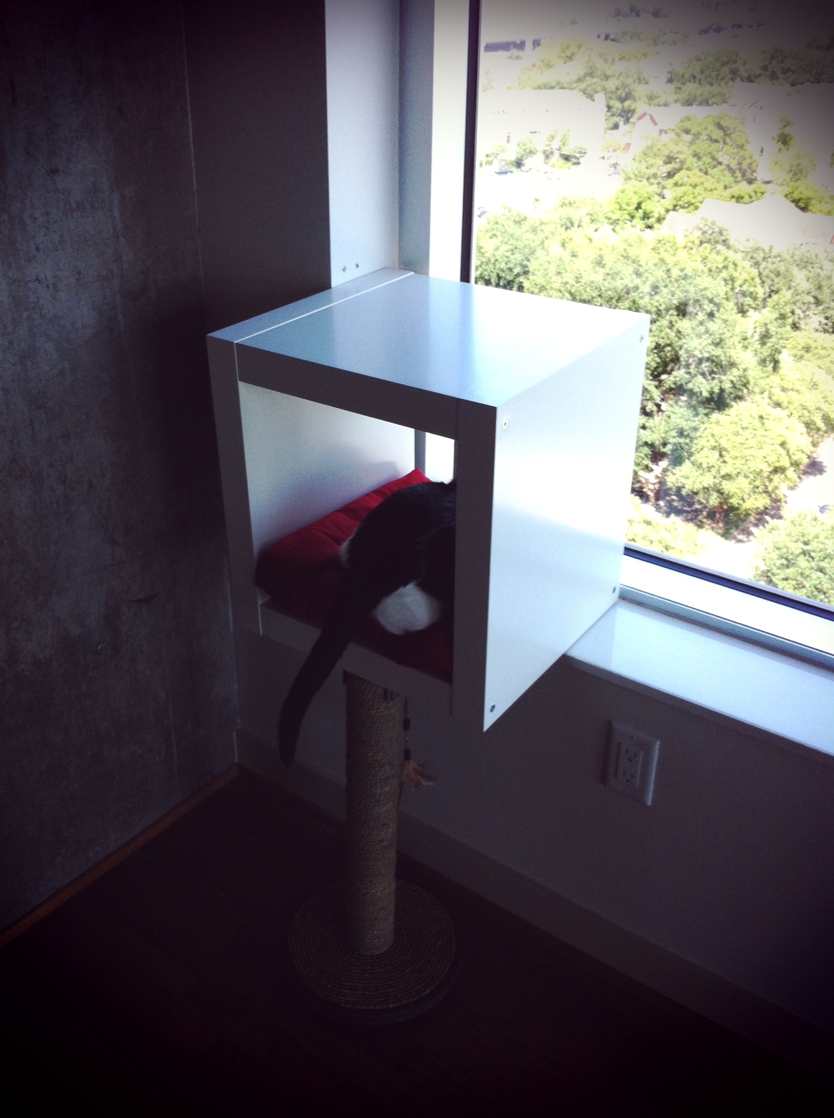 deviant housewife. IKEA hack = modern cat bed