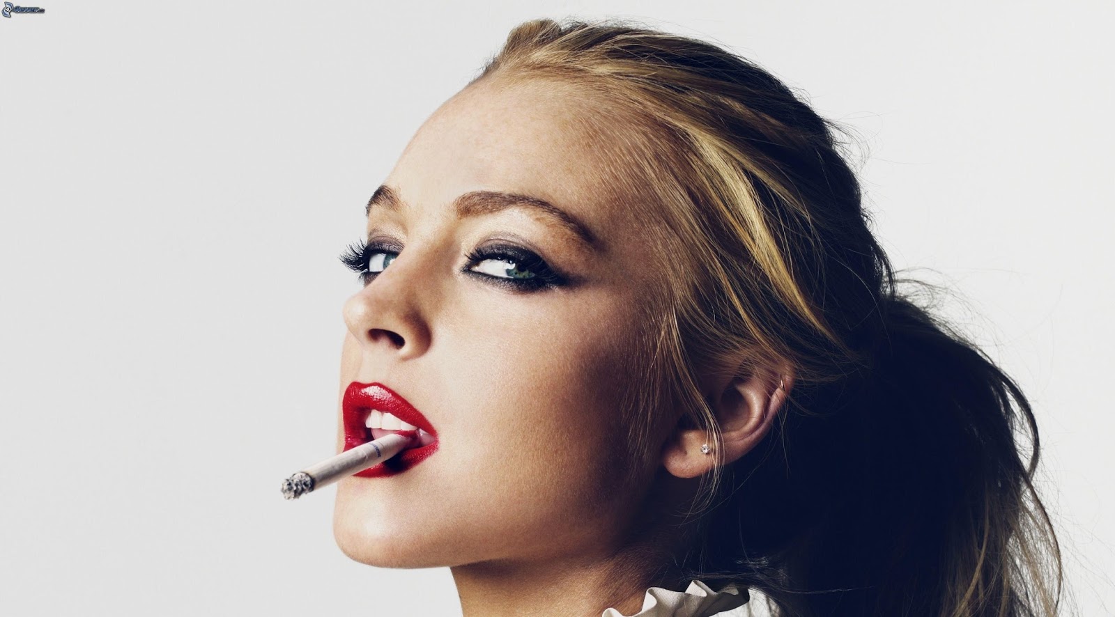 lindsay lohan cigartte wallpapers