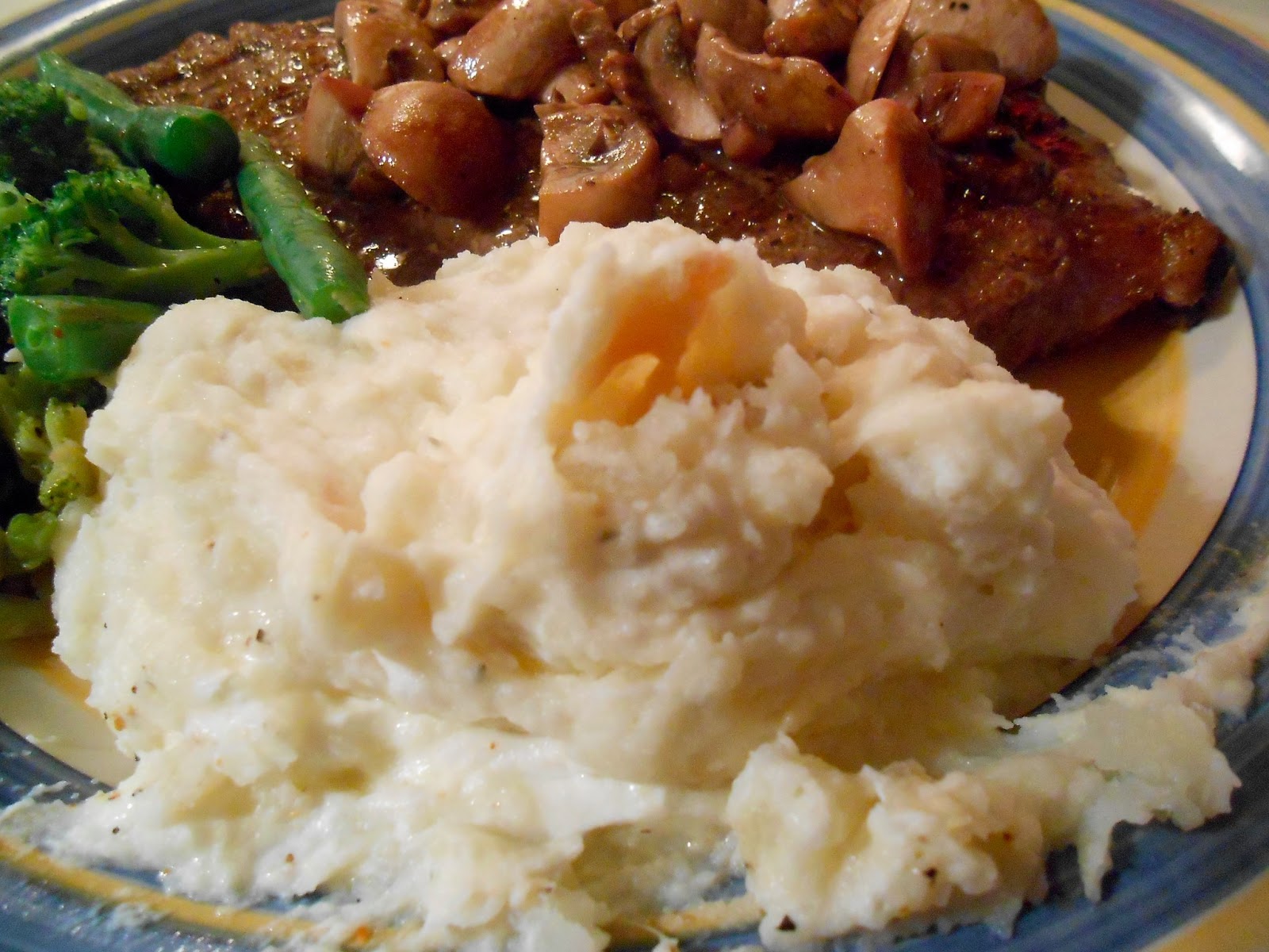Heat's Kitchen Roasted Garlic Mashed Potatoes