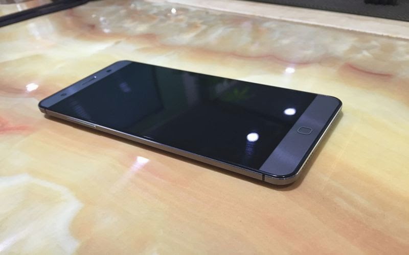 Punya Pemindai Sidik Jari, Elephone P7000 Dibanderol Rp2,5 Juta Punya Pemindai Sidik Jari, Elephone P7000 Dibanderol Rp2,5 Juta