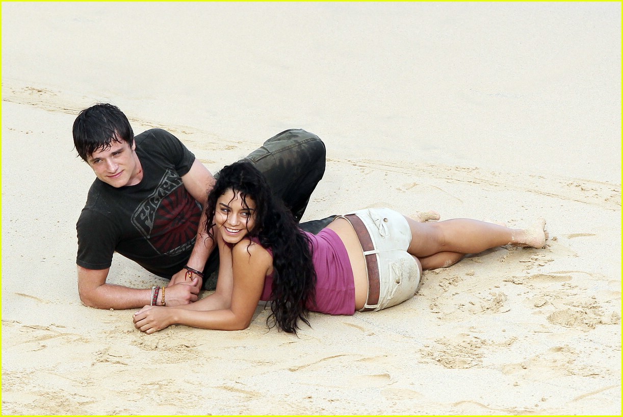 http://4.bp.blogspot.com/-H9_Cpa9dK3I/TbScB2oeHcI/AAAAAAAAAY8/l9dmrs-zTYE/s1600/vanessa-hudgens-josh-hutcherson-handstand-04.jpg