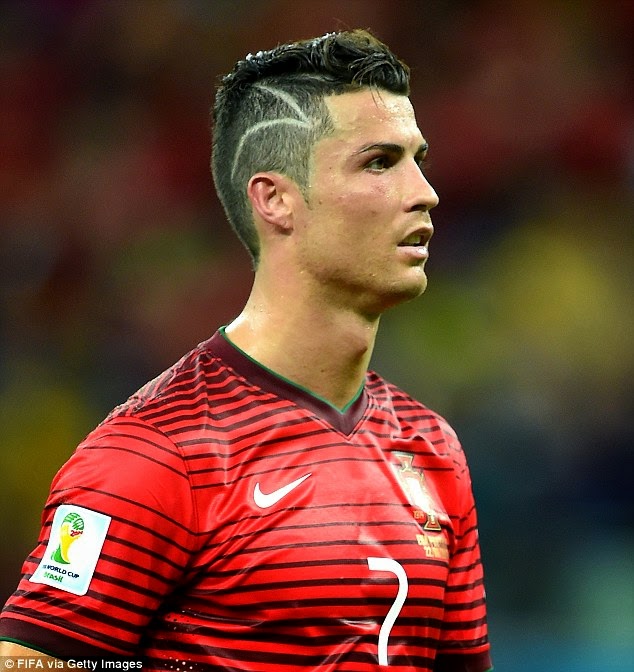 Ronaldo steelt show met nieuw kapsel én kanonskogel AD