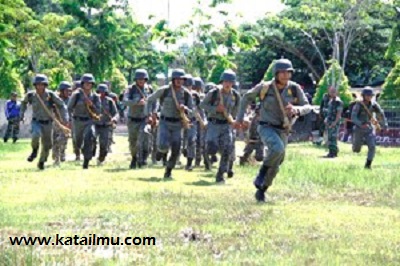 Masalah para pria dan wanita: Persyaratan masuk polisi