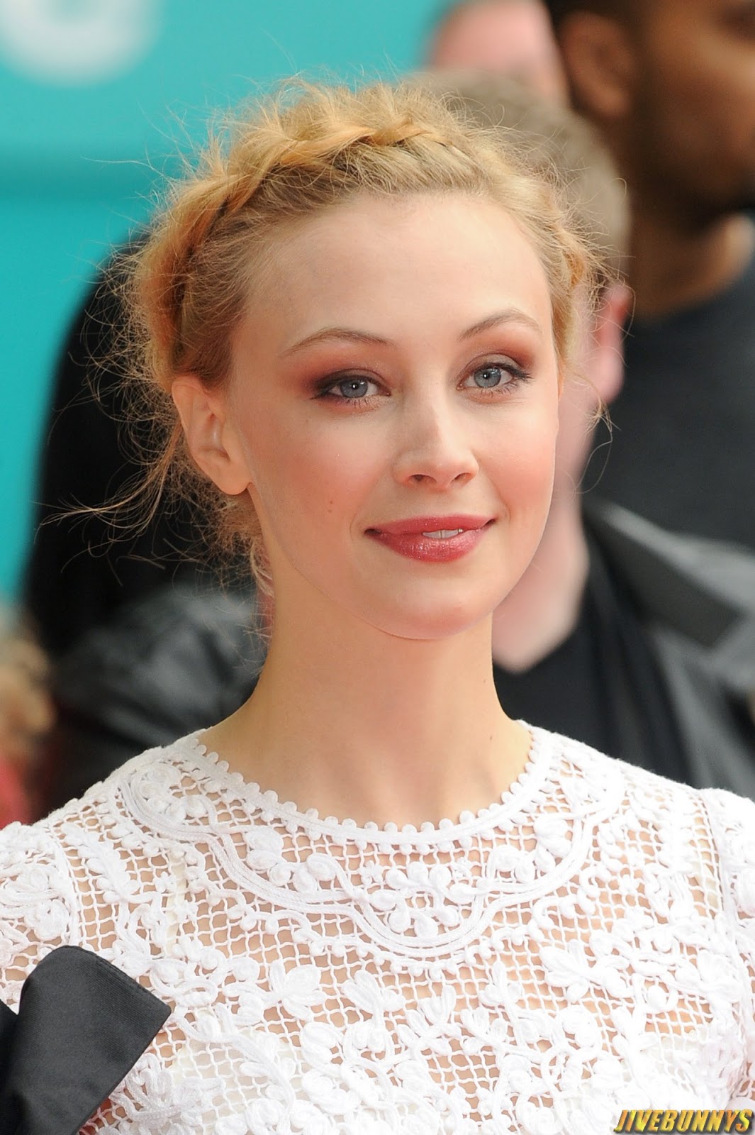 sarah gadon sexy photos and picture gallery 2 sarah gadon sexy photos and picture gallery 2