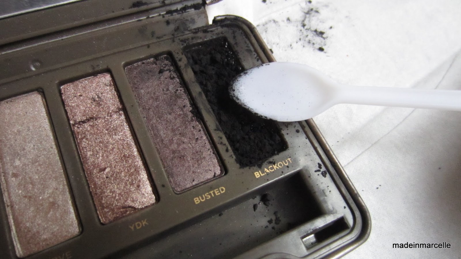 [HOW TO] by C Easy steps to fix your broken eyeshadows Naked 2 palette Made in Marcelle