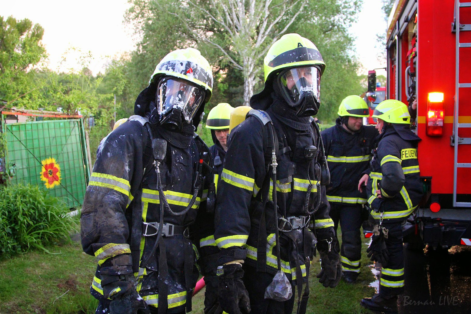 Bernau: Grosseinsatz der Feuerwehr - Bungalow Brand... 59 Bernau LIVE - Dein Stadtmagazin für Bernau bei Berlin