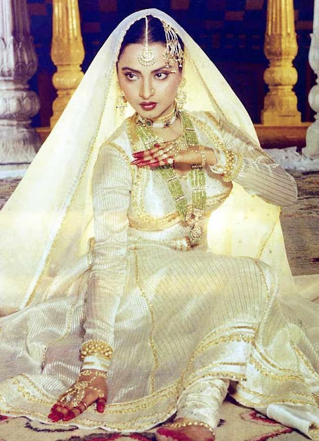 [Image: rekha-hot.jpg]