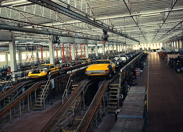 assembly lines Ferrari+Dino+&+365+GTB4+Daytona+assembly+lines