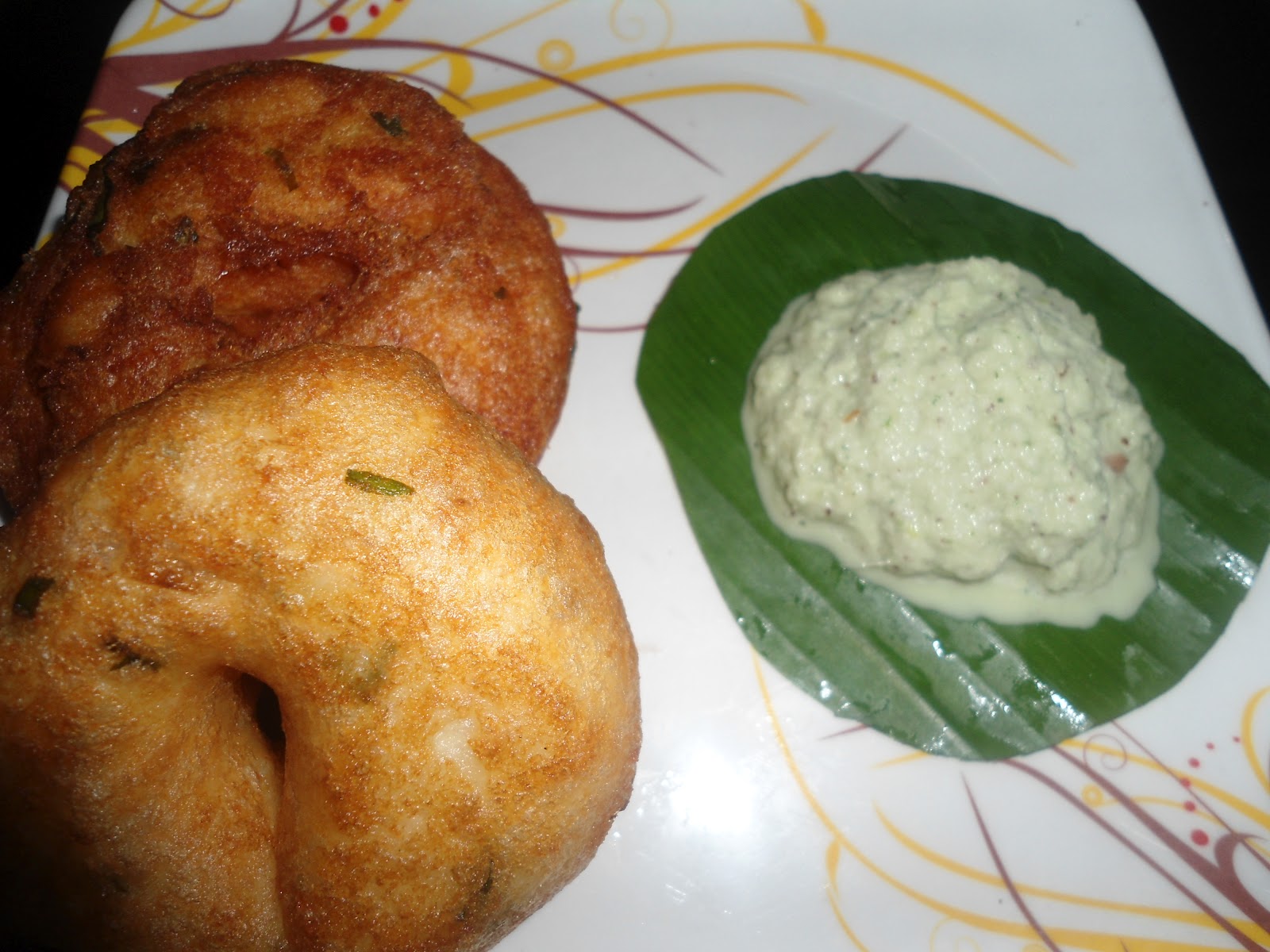 to Sreeja's Kitchen... Medu Vada and Coconut Chutney