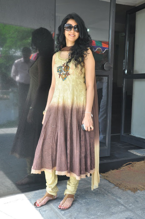 kamna jethmalani at movie 9 entertainments movie pooja glamour  images
