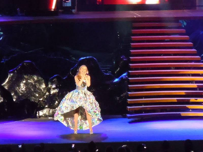 Kylie sings Hollywood Bowl 2011