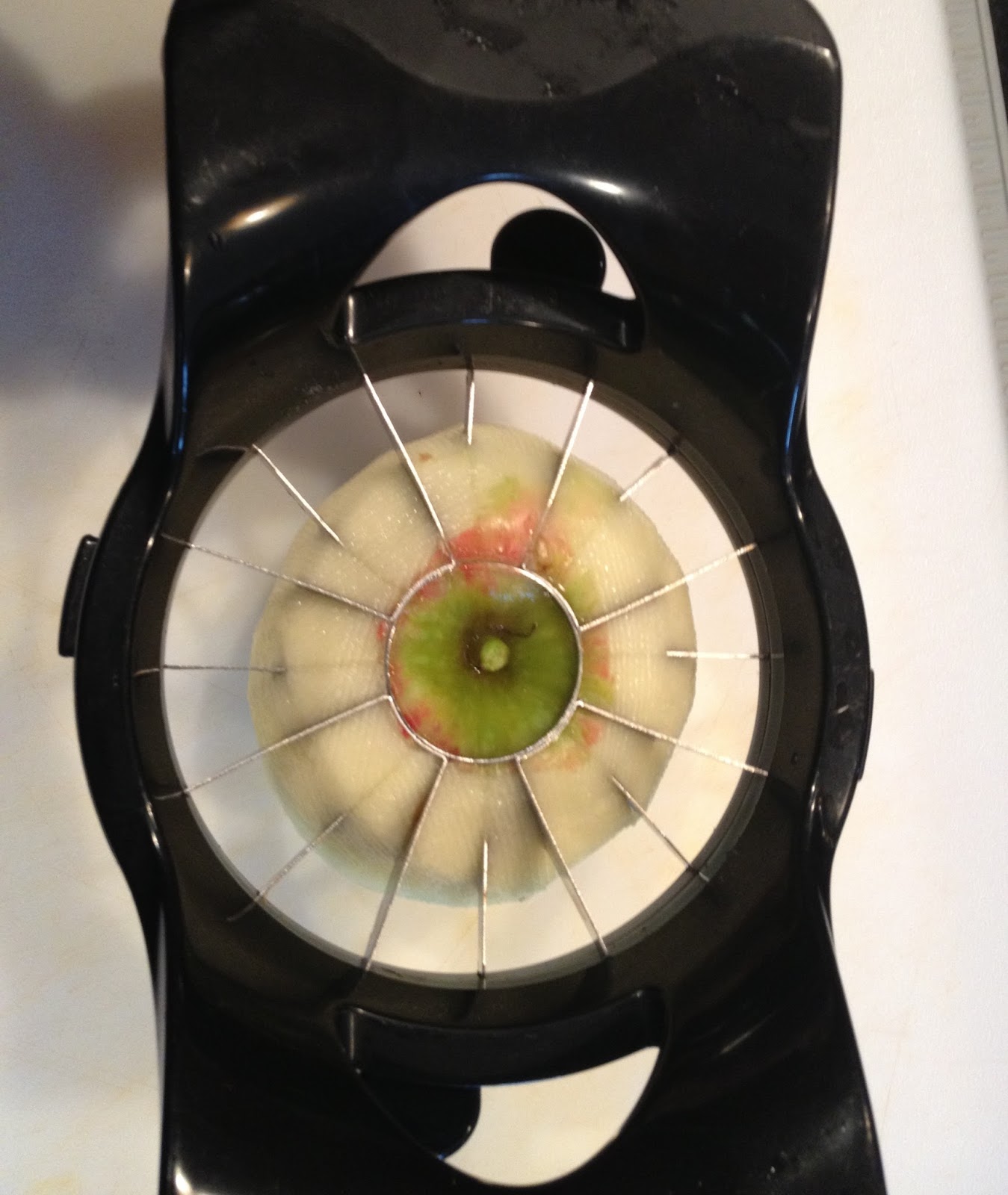 Cats On The Homestead Dehydrating Apples