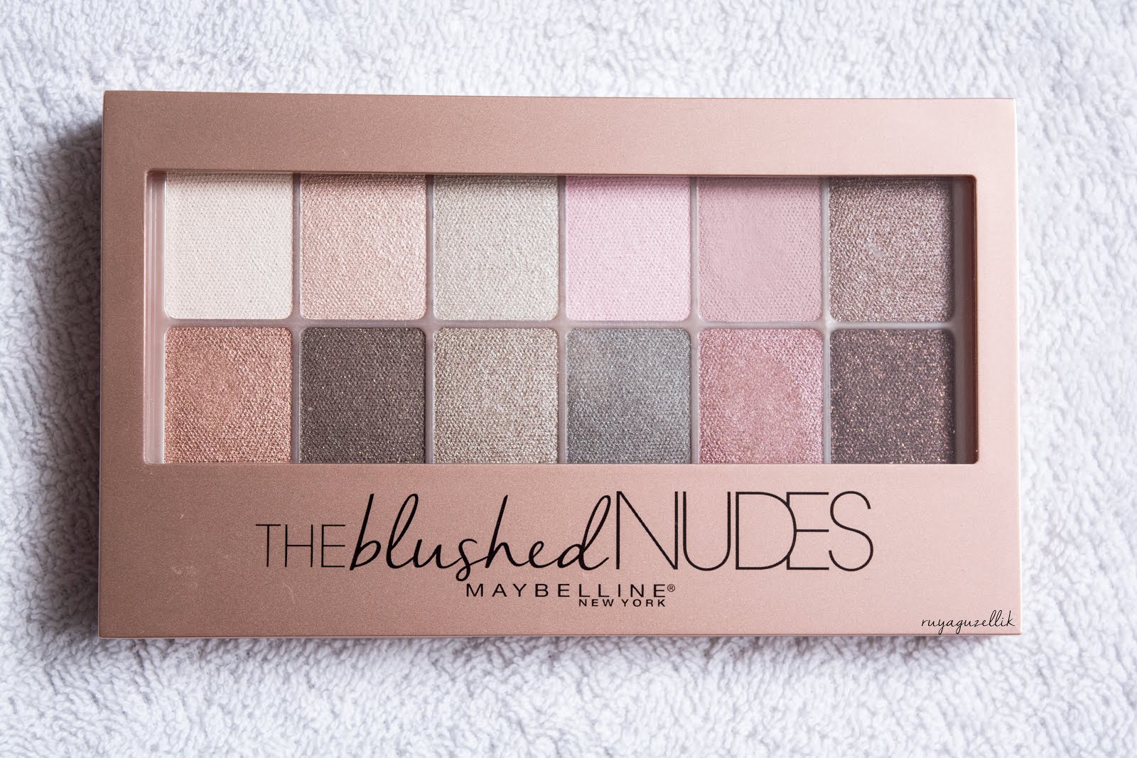 Review & Swatches: Maybelline The Blushed Nudes Palette 