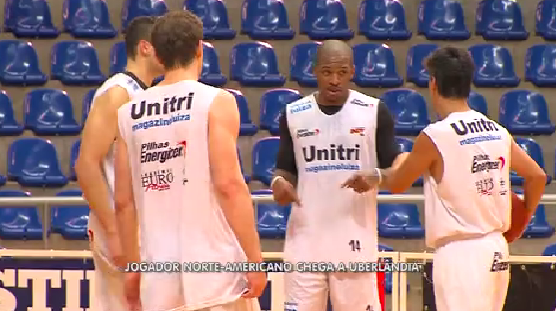 Rashad McCants jugando en Brasil China Libano
