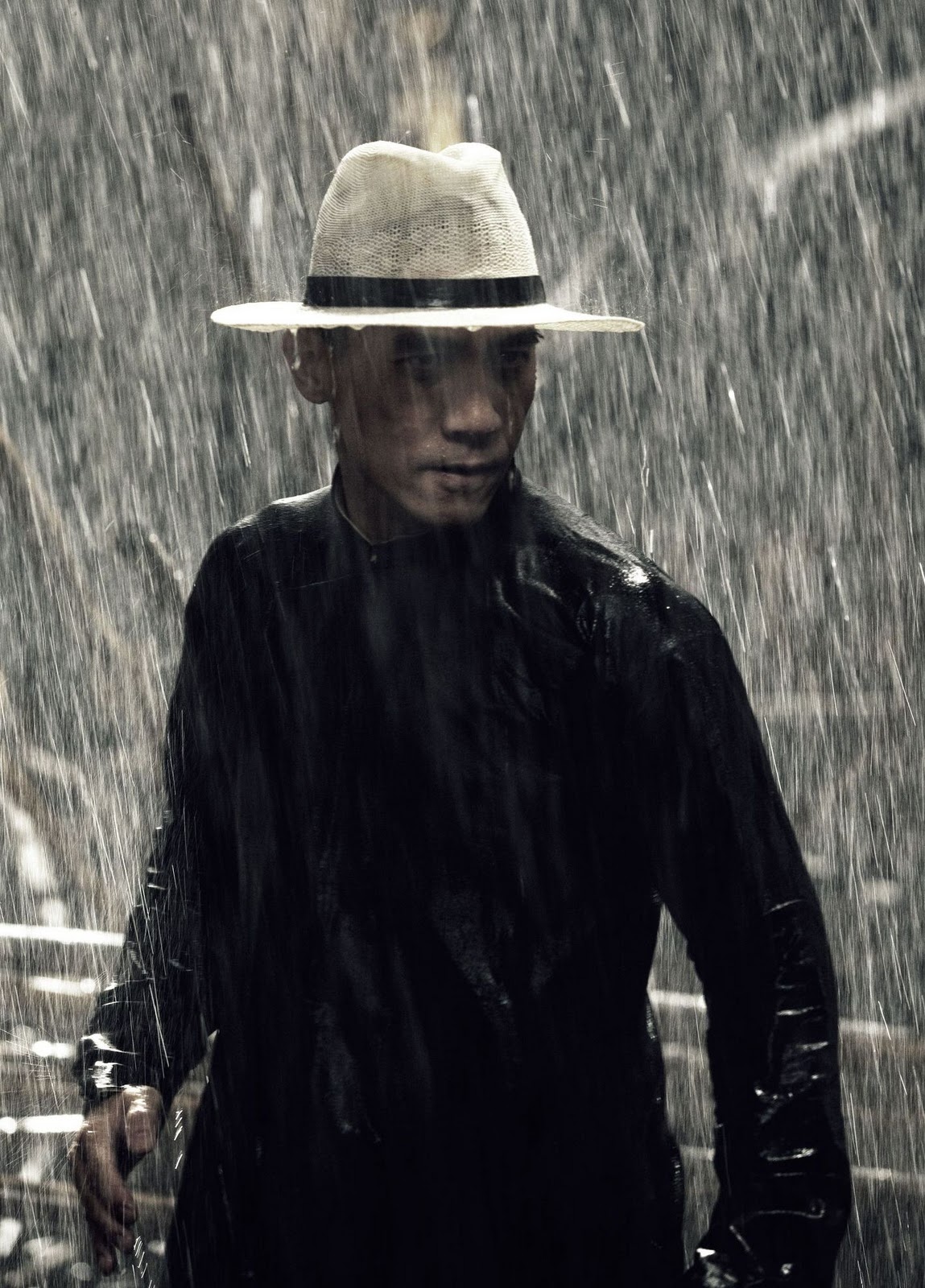 http://4.bp.blogspot.com/-HL9stzprXLQ/Tn4fgHbkyxI/AAAAAAAABhI/r680Fn7ezs8/s1600/tony-leung-grandmasters.jpg