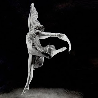 http://4.bp.blogspot.com/-HMhpI0xfKxg/UNg4J_PECoI/AAAAAAAAIJo/5gRCXuc8yIg/s640/bizarre-deaths-isadora-duncan.jpg