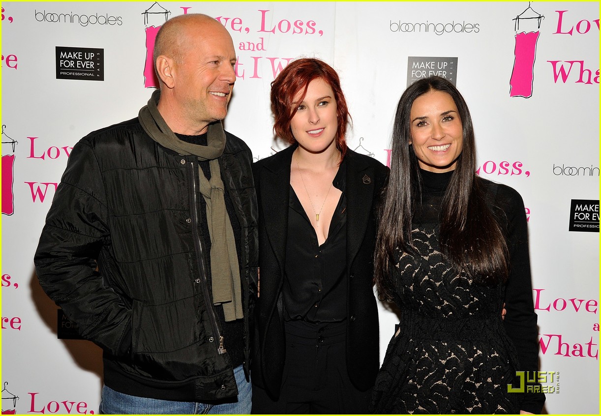 http://4.bp.blogspot.com/-HMpa6Sce2cU/UJ-7CvGHXTI/AAAAAAAAAX0/_rKhl37UhPg/s1600/rumer-willis-has-proud-parents-06.jpg