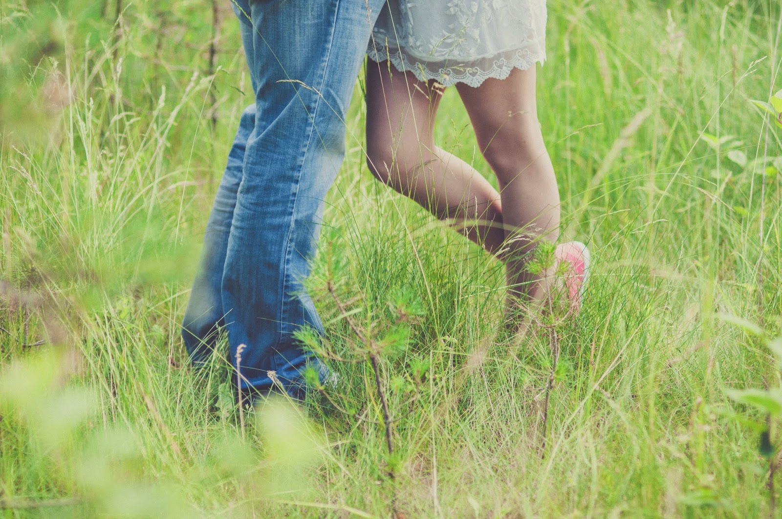 Vika&Denis lovestory_19 предсвадебная фотосессия, love-story, оформление места съемки, летняя фотосессия, торт с черешней, свадебные фотографии, свадебный фотограф в Киеве