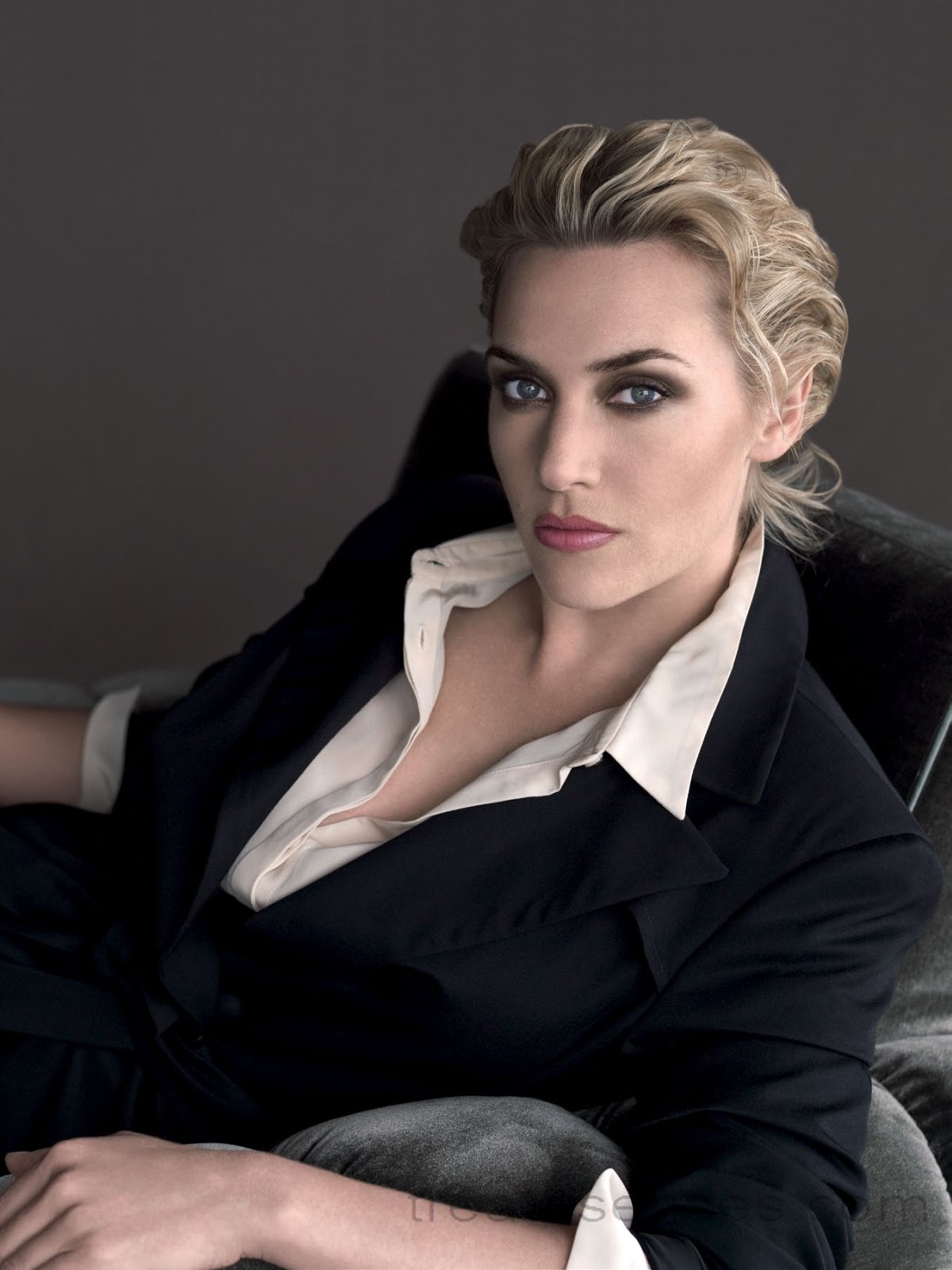 http://4.bp.blogspot.com/-HO7hjUxQC3Q/UJKpmZgFkLI/AAAAAAAALBc/HVYTu-8SaTQ/s1600/kate_winslet_tatler_october_treat4senses_0.jpg