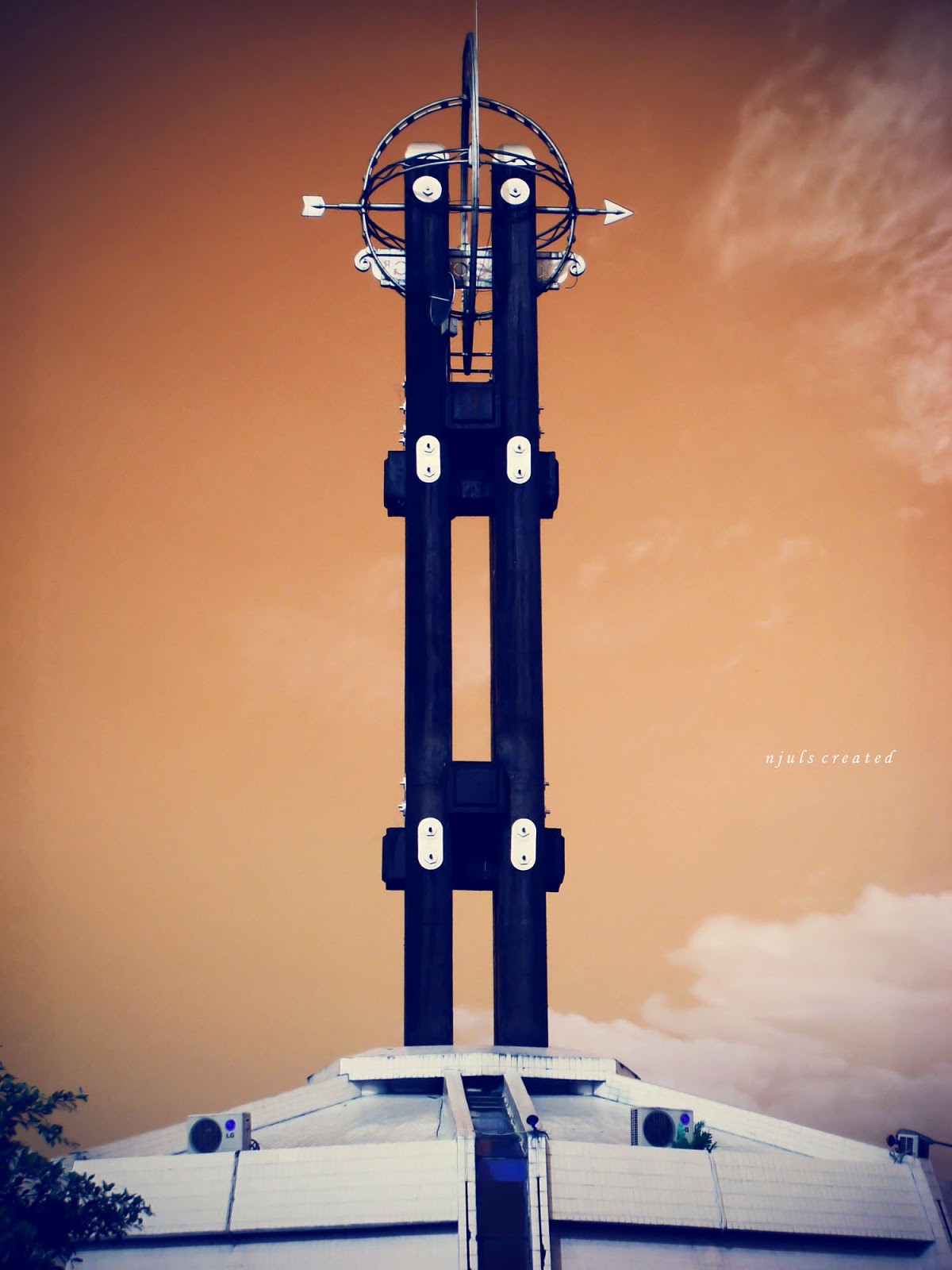 BORNEO: Tugu Khatulistiwa Pontianak