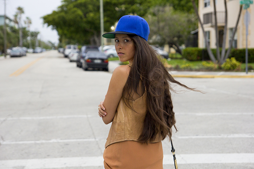 Maria Copello fashion blogger is wearing a vintage leather vest, white skinny jeans from Madewell, and gold platforms from Zara. Maria Copello fashion blogger is wearing a vintage leather vest, white skinny jeans from Madewell, and gold platforms from Zara.