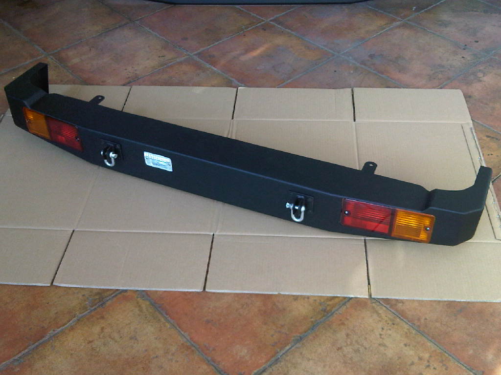 Aksesoris mobil variasi Suzuki Jimny Katana: Bemper belakang suzuki