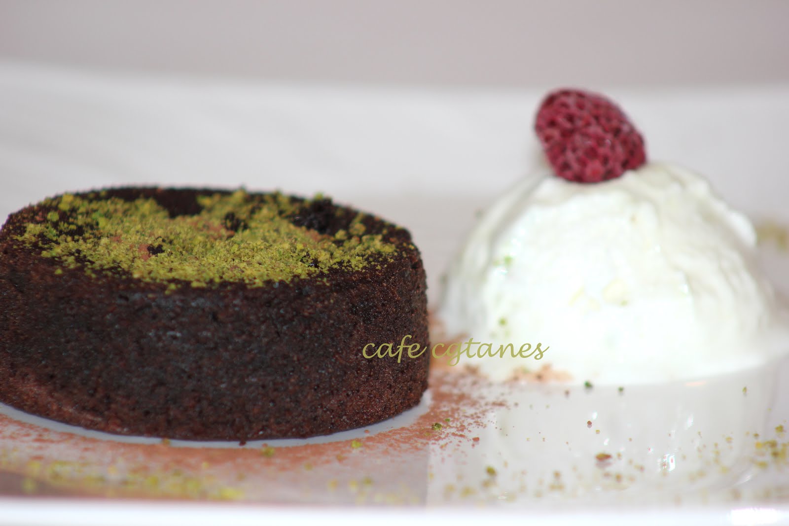 Cafe cgtanes Çikolatalı Volkan Kek