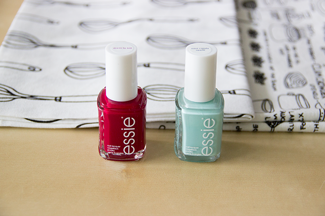 Torchons Monoprix et vernis Essie . Lady Bird Red || http://ladybirdr.blogspot.fr/ Torchons Monoprix et vernis Essie
