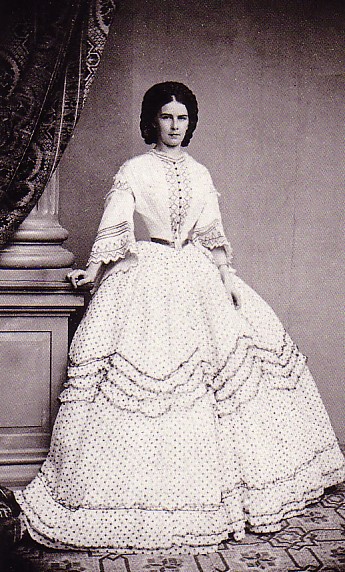 This is What Elisabeth of Austria Looked Like  in 1862 