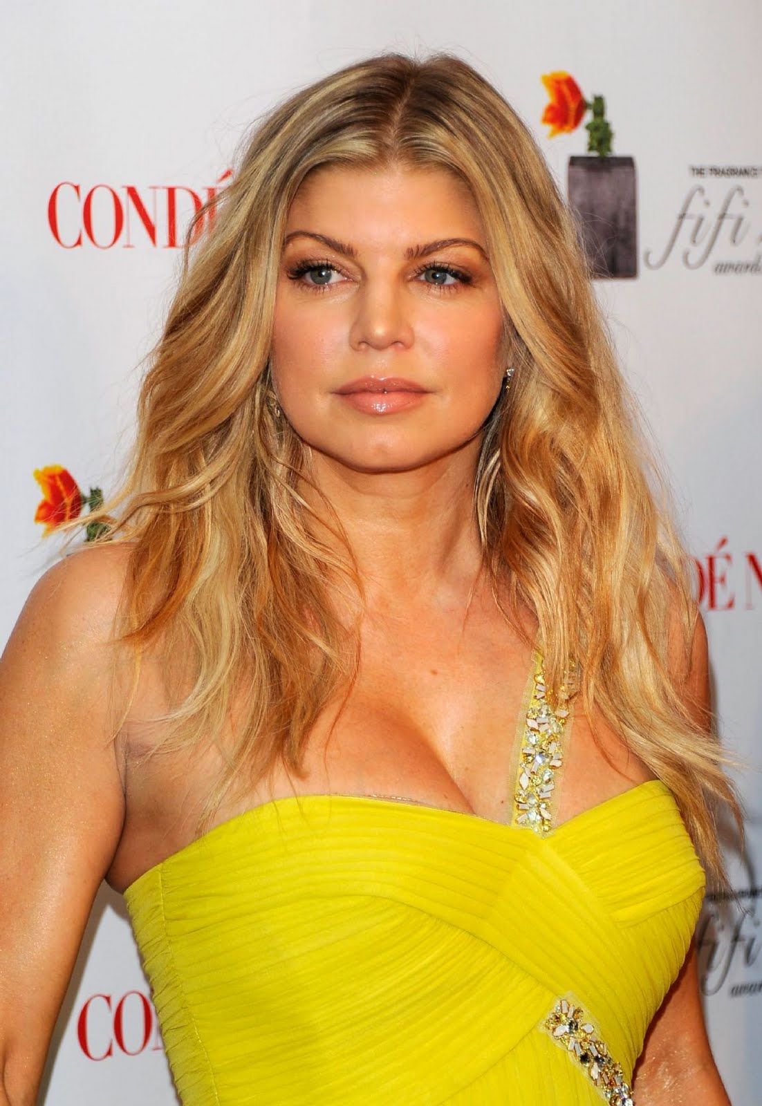 http://4.bp.blogspot.com/-HR10CWXTsOU/TepN-JUDWnI/AAAAAAAAKjY/1cENROjCp1E/s1600/fergie-honored-2011-fifi-awards-ceremony%2B%2525284%252529.jpg