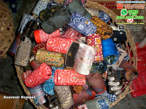 Souvenir Dompet Kain Kotabumi