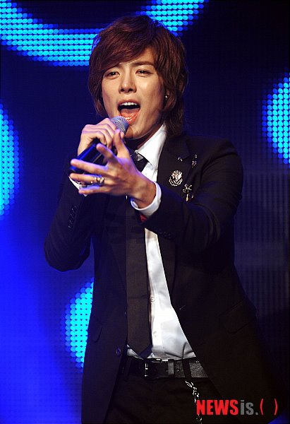 Kore@Holic: KangNam (M.I.B) Profile