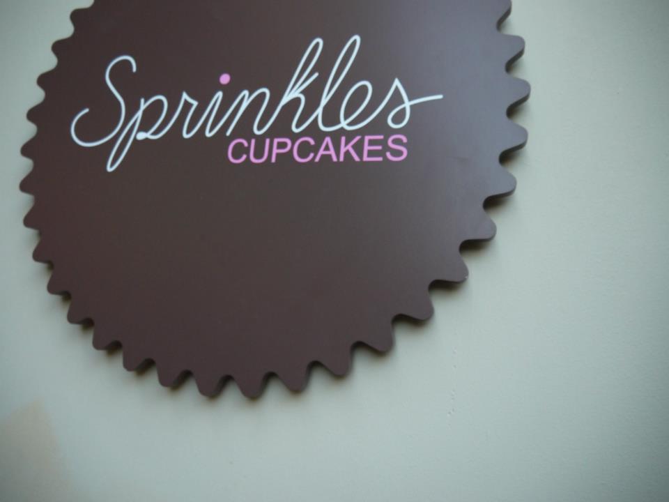 Confessions of a Fatty.: Infamous Sprinkles Cupcakes!