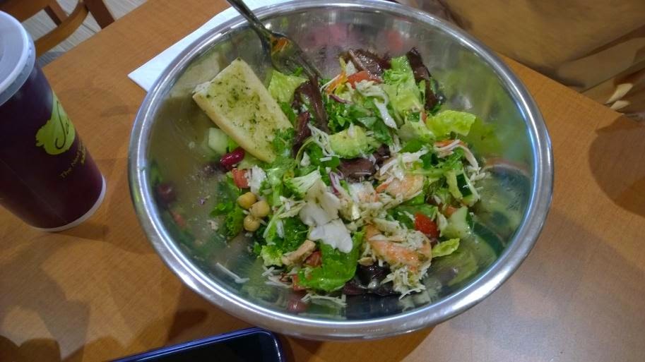 Salata Frisco Texas #eatlightatnight Lemon vinaigrette and seafood salad mckinneymommas