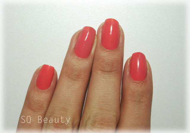 Nail Friday Coral y Rayas  stripes manicure manicura Silvia Quiros SQ Beauty