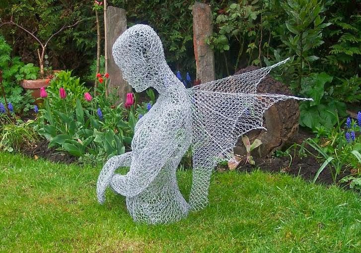The Art Of UpCycling Diy Christmas Decorations Chicken Wire Rudolf