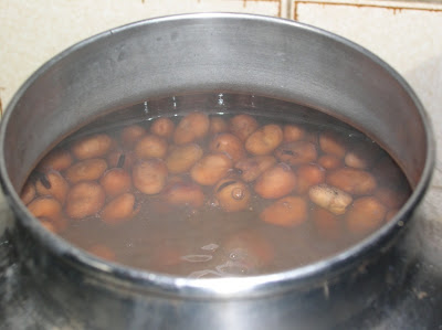 Slow cooked broad beans  فول مدمس Ful Medames
