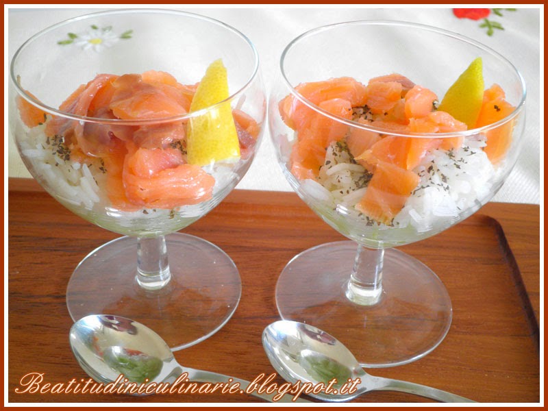tartare di salmone affumicato con dadolata di cetrioli e riso