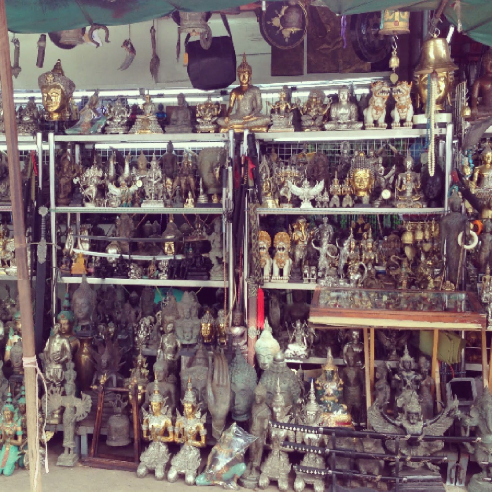 statue stall chatuchak
