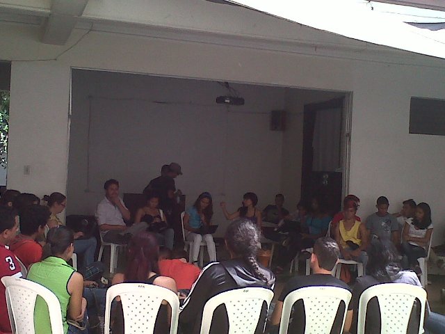 Jóvenes se articulan para construir agenda juvenil