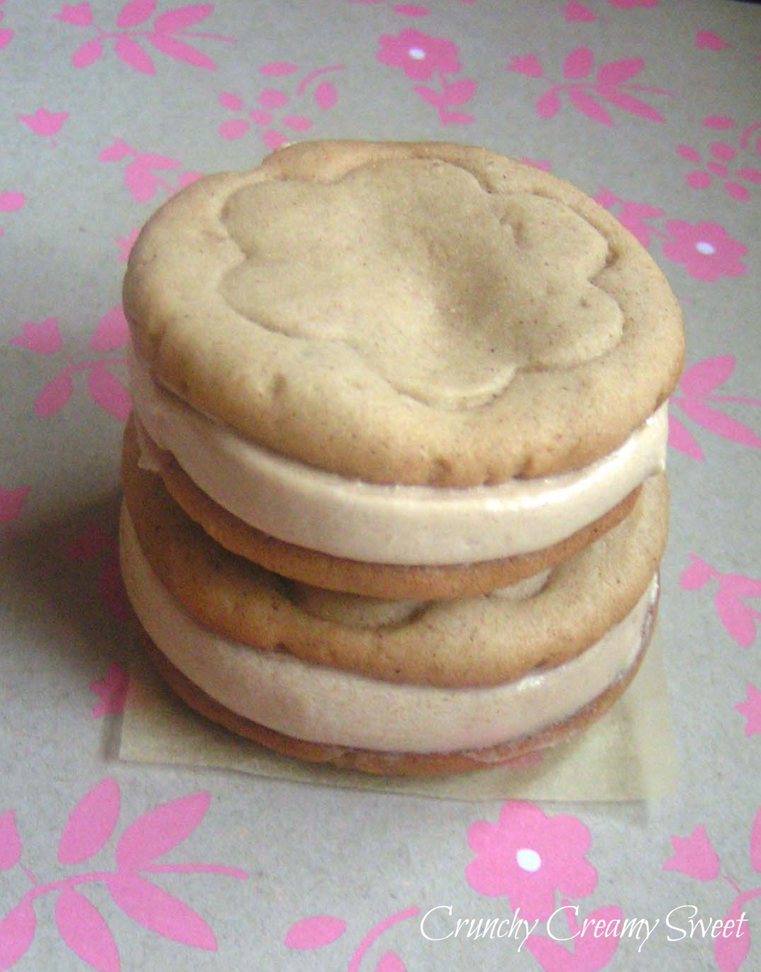 Crunchy Creamy Sweet Homemade Biscoff Cookies with Crunchy Biscoff Filling