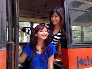 TIPS MENDEKATI CEWEK DI DALAM BIS ~ TIPSKLOPEDIA