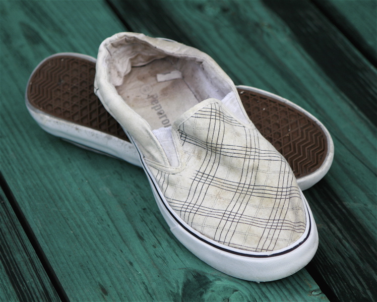 heegeldab Vanad tennised Old tennis shoes