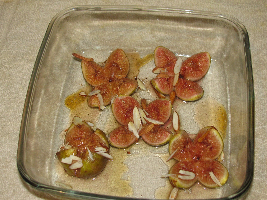 Food Slice Honey Baked Figs with Cinnamon and Almonds