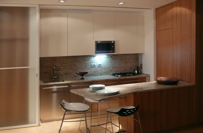 Arredamento cucine moderne piccole: carrelli da cucina in legno ... Cucina moderna angolare con penisola